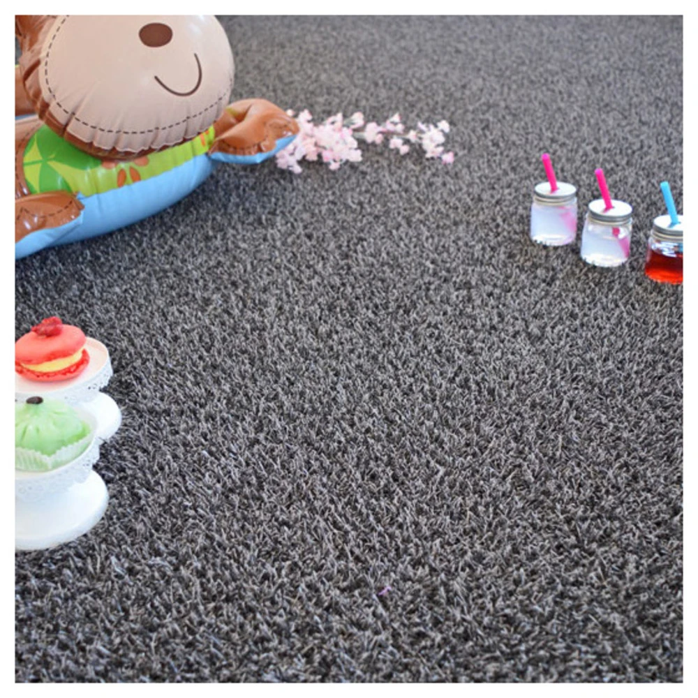 Gazon Synthétique Happy Party - Couleur Gris Foncé - Classé Feu - 20mm - 2m X 25ml 3 Gazon Synthétique Happy Party - Couleur Gris Foncé - Classé Feu - 20mm - 2m X 25ml – Image 3