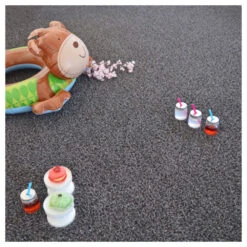 Gazon Synthétique Happy Party - Couleur Gris Foncé - Classé Feu - 20mm - 2m X 7m -Magasin De Plantes De Qualité 645d645e85b7e5.75174760